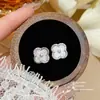 Pendientes de Botón Exquisitos de Moda Estilo Coreano Trébol de Cuatro Hojas con Circonita Pequeña Accesorios para Pendientes de Gama Alta Nicho Pendientes de Aguja Plateada Versátiles para el Temperamento