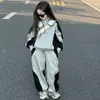 Conjunto Casual de Outono-Inverno para Meninas Estilo Coreano Moletom Color-Block da Moda Conjunto de Duas Peças para Meninas Jovens e Alunos do Ensino Fundamental Moda Infantil Tendência