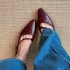 Novos Sapatos Femininos de Metal com Fivela, Couro Macio, Bico Fino, Baixos, Deslizantes, Estilo Francês Retrô, Verão-Outono 2026