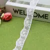 Renda de malha branca de 1,8 cm com pequeno bordado floral, usada como acabamento para roupas infantis, Hanfu, acessórios de cabelo, golas e punhos.