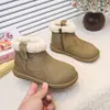 Botas de Nieve para Niñas Tendencia 2025 Invierno Nuevas Estilo Coreano Botas de Algodón Cálido de Peluche para Niñas Pequeñas Botas Cortas de Terciopelo de Cordero a la Moda