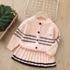 Conjunto Suéter Infantil Aekyung para Meninas 2026 Chegada Nova Outono Cardigã de Tricô Estilo Academia Menininha Conjunto de Duas Peças
