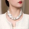 2026 Nuevo Cierre Magnético Cadena de Perlas Bufanda de Seda Conjunto para Mujer Elegante y con Estilo Protección Decorativa para el Cuello Cinta Decorativa para Mamás