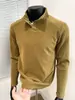 Moletom masculino estilo americano de peso pesado em fleece com gola alta, perfeito para outono e inverno, apresentando uma gola semi-alta e mangas compridas para aquecimento
