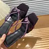 Sandalias de tiras de satén morado con pedrería para mujer, nuevo estilo verano 2024, con lazo, diseño de punta abierta y tacones altos, adecuadas para usar al aire libre