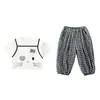 Conjunto de Ropa para Niñas 2026 Nuevo Conjunto de Moda Estilo Coreano para Niñas Pequeñas, Conjunto de Dos Piezas con Estampado de Gato y Pantalones de Cuadros Blanco y Negro para Niños Pequeños y Niños Pequeños
