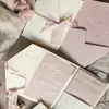 Diretamente do Fabricante: 70% de desconto em Convites de Casamento em Camadas com Estampagem em Ouro Relevo e Decoração com Fita, Convites de Casamento Personalizáveis