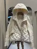 Jaqueta Acolchoada com Manga Tricô para Mulheres 2025 Outono e Inverno Nova Curta Leve com Capuz 90 Penugem de Pato Branco Solta Jaqueta Coreana
