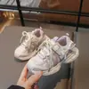 Zapatillas dad para niños 2026 primavera y otoño nuevo estilo versión coreana para niñas transpirables de malla zapatillas deportivas mariposa perla flor zapatos de moda