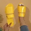 Chinelos Planos Grandes para Uso Externo Feminino 2025, Chinelos de Praia da Moda com Padrão de Crocodilo e Corrente para o Verão, Calçado Requintado para Uso Externo