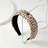 Diadema de Leopardo Europea y Americana Transfronteriza Nuevos Accesorios para el Cabello Nudo de Color Sólido Adorno para la Cabeza de Copa Craneal Alta Accesorios Retro de Tela de Borde Ancho para Mujeres