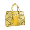 Bolso de mano para mujer de mediana edad, nuevo modelo 2026, bolso de hombro de lujo ligero con estampado de serpiente, bolso de piel auténtica para mujer estilo europeo y americano