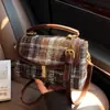 Bolsa de Mão Retro de Luxo Feminina 2025 Transfronteiriça Nova Bolsa Quadrada Pequena de Lã Xadrez Versátil de Ombro Transversal