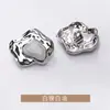 Botão de metal irregular estilo Chanel de alta qualidade, estilo britânico, fábrica direta, casaco, galvanoplastia, esmalte de vedação, botão de costura à mão com pés