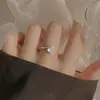 Anillo de Piedra Lunar Nuevo 2024 para Mujer Lujo Ligero Diseño de Nicho Anillo para el Dedo Sentido Avanzado Anillo Abierto Personalidad a la Moda