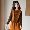 Roupa de outono para meninas: um conjunto de duas peças estilo retrô com camiseta de manga longa e calça pantalona, nova coleção 2026, para crianças de tamanho médio e grande