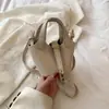 Mini súper caliente bolsa pequeña cruzada para mujer 2026 nuevo mini nicho otoño e invierno exquisita sensación de alta gama para niñas bolsa tipo sobre rojo