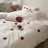 Juego de Ropa de Cama de Algodón Lavado Estilo Girly Ins Juego de Cuatro Piezas Sábana de Algodón Puro Bordada Simple Funda de Edredón Sábana Ajustada Juego de Tres Piezas