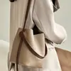 Bolsas para Mulheres 2025 Nova Alta Qualidade Roupas de Trabalho Cesta de Legumes Bolsa Balde Verão Versátil Bolsa Transversal de Mão para Mulheres