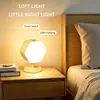 Nueva lámpara de noche LED interior con imitación de madera, inducción de cuerpo humano, giratoria, con carga, luz nocturna táctil para ojos de niños