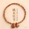Pulsera de madera de durazno con nudo de bambú y calabaza para la riqueza, grabada con flores de ciruelo y cinabrio, un amuleto de la suerte para hombres y mujeres en su año zodiacal, trayendo éxito y progreso continuo