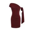 Vestido Curto Sexy com Alças Assimétricas e Manga Curta para Garota Popular Verão 2025 Novo Slim Fit Saia Justa na Cintura