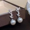 Brincos de pérolas leves, brincos de luxo de alta qualidade 2023, novos, populares, elegantes, estilo Chanel, brincos de celebridades online para mulheres