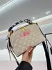Bolsa de Mão Acolchoada Estilo Tweed para Mulheres 2025 Novo Estilo Elegante Grande Capacidade Ombro Único Versátil Três Maneiras de Carregar Moda