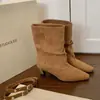 ¡La fábrica está en proceso de producir bienes! Zapatos del Mismo Estilo que Mamá Uva: Botas de Moda Retro con Punta Puntiaguda, Correa con Hebilla, Tachuelas y Plisados, Botines para Mujer
