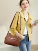 Bolsa feminina urbana transfronteiriça nova multicamadas para moedas e celular, moda tendência, simples, textura de couro macio, bolsa de ombro transversal