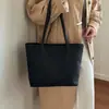 Bolsa Grande de Ombro Simples e Estilosa para Mulheres 2026 Nova Bolsa Tote Versátil Casual Tendência de Nicho para o Dia a Dia