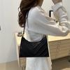 Bolsa de Axila Popular 2024 Verão Nova Cor Pura Bolsa de Ombro Bolsa de Mão Estampada Estilo Estrangeiro Moderna Simples Pequena Bolsa Quadrada