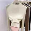 Suéter de malha feminino com gola alta discreta e mangas compridas, novidade do início do outono de 2025, suéter fino slim fit, macio e confortável, perfeito como camada base