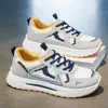 Sapatos Masculinos 2026 Verão Novo Malha Respirável Esportivo Casual Masculino Corrida Sola Grossa Aumentador de Altura Branco Old Dad Tendência