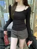 Camiseta de manga larga negra con diseño nuevo de primavera y otoño, hombro asimétrico con hueco, camiseta interior de manga larga con hombro recto elegante