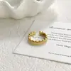 Anillo de Zirconia Estilo Chanel Vintage, Anillo Metálico Abierto Ajustable Minimalista Japonés y Coreano de Nicho, Joyería Fresca para Dedo Índice