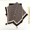 Pañuelo Cuadrado Retro Versátil con Múltiples Diseños, Chal Protector del Sol para Aire Acondicionado, Bufanda Decorativa para Cuello de Mujer con Colgante de Borla, Bufanda Delgada para Protección del Cuello