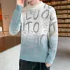 Novo suéter de tricô masculino para outono e inverno, solto e casual, com design de letras em degradê, versátil, casual, moderno, estiloso e confortável