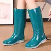 Nuevas Botas de Lluvia de Moda de Caña Alta Resistentes al Desgaste Antideslizantes para Mujer Botas de Lluvia Impermeables Calzado de Exterior con Felpa para Adultos Zapatos de Agua de Goma para Cocina