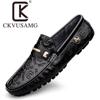 Mocasines casuales de primera clase CKVUSAMG de piel auténtica de calidad para hombre, sin cordones, con parte superior suave y suela blanda.
