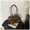 Bolsa de Ombro Vintage de Nicho para Axila Feminina Outono e Inverno 2024 Nova Moda Coreia do Sul Portátil Grande Capacidade Bolsa de Boliche
