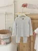 8003 Conjunto de Pijama para Niña 26 Principios de Otoño Nuevo Tejido de Punto Elástico Top y Pantalones de Bebé Niña Otoño Estilo Coreano Floral Cálido