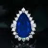 Zhenrong Nuevo Venta Caliente Transfronteriza Europea y Americana Incrustado Microincrustado Gota de Agua Forma de Pera Esmeralda Sintética Anillo de Compromiso Suelto