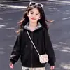 Conjunto de Dos Piezas para Niñas de Primavera y Otoño Estilo Universitario, Chaqueta con Capucha y Cremallera de Manga Larga con Diseño de Mariposa Vintage y Pantalones Casuales