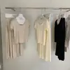 Wgwe Conjunto de T-shirt de Manga Curta com Gola Redonda e Renda em Retalhos Estilo Coreano de Verão + Saia Casual Estilo Minimalista para Mulheres W9637