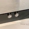 Aretes de Puño Doble Brillantes de Lujo Ligero con Diamantes, Pinzas para Oreja Novedosas de Alta Gama Sin Dolor, Exquisito Diseño Apilable, Pendientes Versátiles