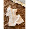Conjunto de Pijama de Renda com Alças Delicadas e Bojo Integrado para Mulheres Verão 2026 Novo Conjunto de Camisola e Shorts para Casa Adequado para Sair