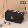 Bolsa de Maquiagem Feminina Portátil Alta Classe 2025 Nova Super Quente Portátil Grande Capacidade Cuidados com a Pele Ins Bolsa de Higiene Pessoal Bolsa de Armazenamento