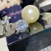 Anel Versa Luxo Leve Design de Nicho Diamante Imitação Ovo de Pombo Musgo Banhado a Ouro com Zircônia de Corte Gelo Quebrado Anel para Mulheres