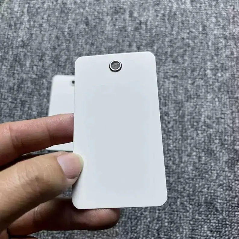 白卡纸铁扣吊牌米色吊粒 1